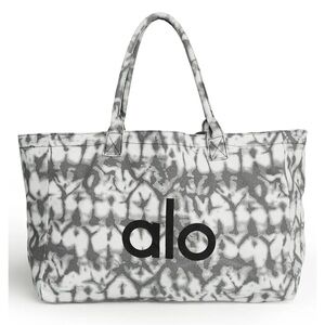 ALO Yoga Iconic Shopper Tote